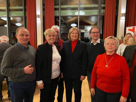 DIe Maroldsweisacher Delegation mit Bundestagspräsidentin Bärbel Bas